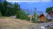Archiviertes Webcam Bild: Bergstation des Sessellifts Chabrières am 26.08.2026 um 14:06 Uhr