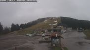 Archiviertes Webcam Bild: Seibelseckle: Rasthütte und Blick auf die Piste am 12.04.2026 um 14:44 Uhr
