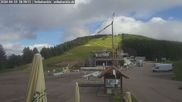 Archiviertes Webcam Bild: Seibelseckle: Rasthütte und Blick auf die Piste am 10.06.2026 um 18:09 Uhr
