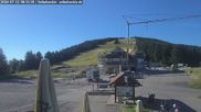 Archiviertes Webcam Bild: Seibelseckle: Rasthütte und Blick auf die Piste am 12.07.2026 um 08:02 Uhr