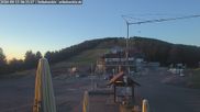 Archiviertes Webcam Bild: Seibelseckle: Rasthütte und Blick auf die Piste am 13.08.2026 um 06:49 Uhr
