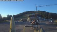 Archiviertes Webcam Bild: Seibelseckle: Rasthütte und Blick auf die Piste am 13.08.2026 um 07:49 Uhr