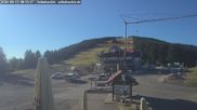 Archiviertes Webcam Bild: Seibelseckle: Rasthütte und Blick auf die Piste am 13.08.2026 um 08:49 Uhr