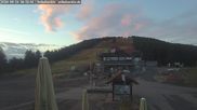 Archiviertes Webcam Bild: Seibelseckle: Rasthütte und Blick auf die Piste am 26.08.2026 um 06:54 Uhr