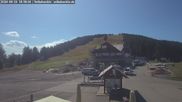 Archiviertes Webcam Bild: Seibelseckle: Rasthütte und Blick auf die Piste am 26.08.2026 um 10:54 Uhr