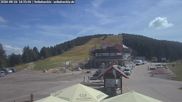 Archiviertes Webcam Bild: Seibelseckle: Rasthütte und Blick auf die Piste am 26.08.2026 um 14:54 Uhr