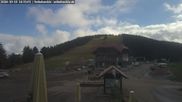 Archiviertes Webcam Bild: Seibelseckle: Rasthütte und Blick auf die Piste am 10.10.2026 um 14:52 Uhr