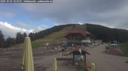 Archiviertes Webcam Bild: Seibelseckle: Rasthütte und Blick auf die Piste am 10.10.2026 um 16:52 Uhr