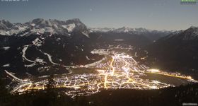 Wankhaus - Blick zur Zugspitze und auf Garmisch
