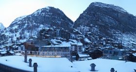 Zermatt: Panoramablick auf das Dorf