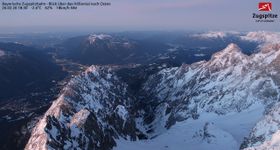 Zugspitze - Blick über das Höllental nach Osten