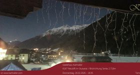 Blick auf Neustift und Serles im Stubaital