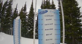 Webcam zeigt die aktuelle Schneelage in Castle Mountain Resort