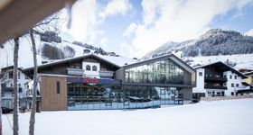 Main store next 10er Kabinenbahn Kieserl base station