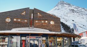 Main store opposite Hotel Ballunspitze