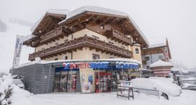 Neben Rosskopfbahn Zauchensee