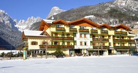 Alle Dolomiti Boutique Lake Hotel
