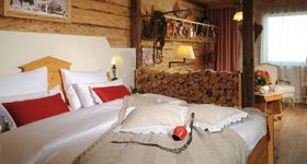Hotel Fire & Ice mit Baumchalets