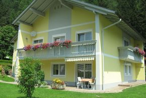 outdoor picture of the apartment building