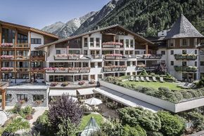General information about your stay at The Central - Alpine . Luxury . Life