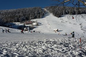 Skihang unter der Seilbahn