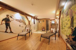 Wellnesssbereich mit Liegen