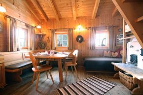 Stube mit Kachelofen