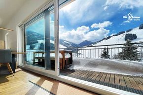 Wohnraum mit Ausblick über Hinterglemm und Westgipfel mit Zwölferkogel