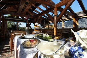 Frühstück im Winterstadl - mit herrlicher Aussicht