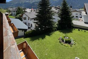 Dorfblick 1: Südbalkon mit Blick zum Garten bzw. Dorf