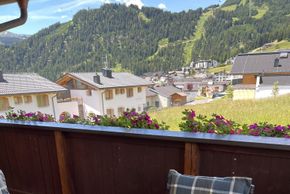 Appartement Dorfblick 1: Westterrasse zum Relaxen :)