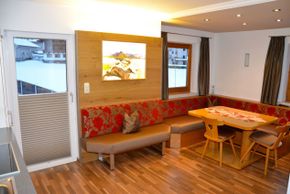 Apart Ahorn Wohnzimmer