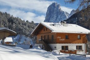 Privatparkplatz vor dem Haus, 2 Plätze für Sie reserviert, eines davon überdacht