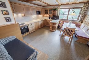 Appartment 8 - Küche und Essbereich