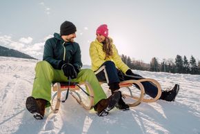 Rodeln direkt hinter dem Hotel