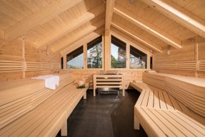 Steinbergsauna im LEONARIUM über den Dächern von Leogang