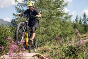 E-Bike am Katschberg. Direkt neben dem Basekamp erlebt man im Bikeathlon coole Abenteuer!