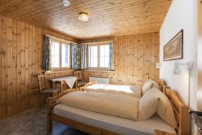 Zimmer mit fliessend Wasser