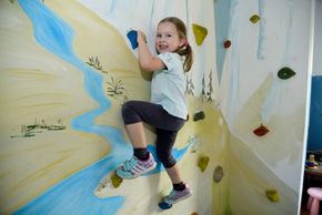 Spielzimmer mit Kletterwand, Playstation und diverse Spiele