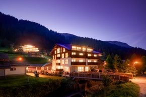 Hausansicht am Abend