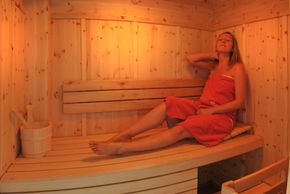 kleine aber feine Zirbenholz-Sauna