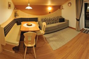 Wohnzimmer Apartment NADIA in Cesa Rabanser in St.Ulrich-Gröden in den Dolomiten Italien