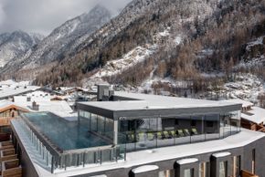Infinity Pool die berge lifestyle hotel Sölden