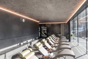 Ruhebereich Schwimmbad die berge lifestyle hotel Sölden