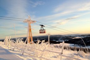 Schwebebahn im Skigebiet