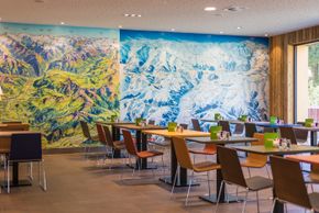 Während dem Frühstück schon die Pisten checken!