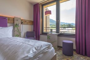 Design-Zimmer mit Panoramafenster