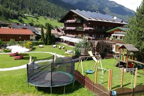 Außen Spielplatz im Garten
