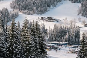 Blick vom Hof auf den Schilift!