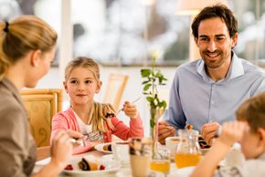 Restaurant mit Kindertisch